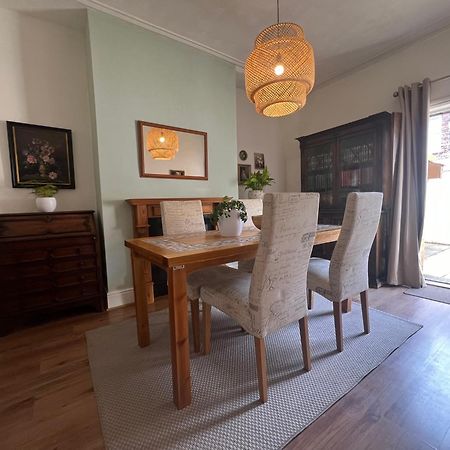 2025 Award Winner Liverpool Strawberry House - 3 Bedrooms エクステリア 写真