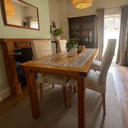 2025 Award Winner Liverpool Strawberry House - 3 Bedrooms エクステリア 写真