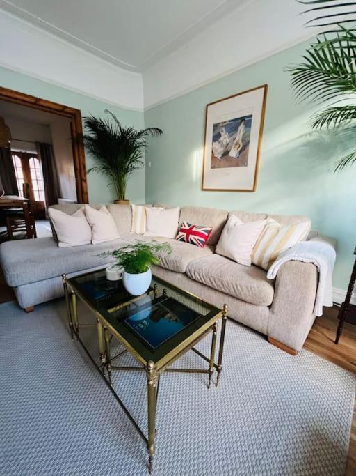 2025 Award Winner Liverpool Strawberry House - 3 Bedrooms エクステリア 写真