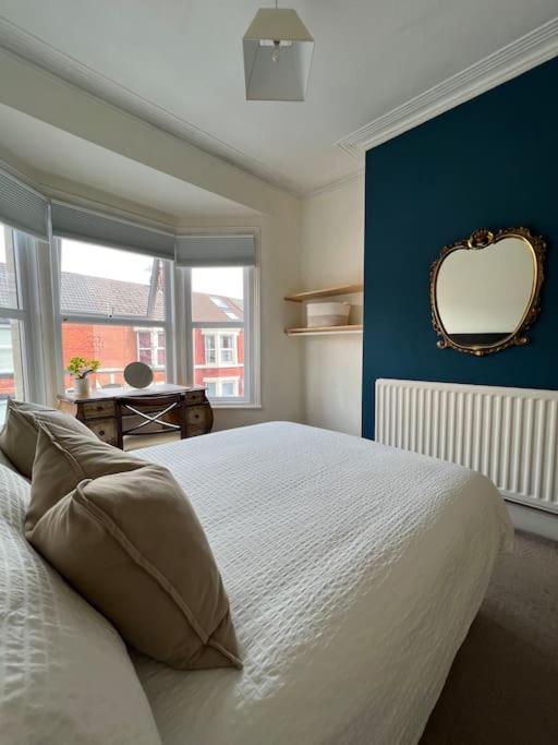 2025 Award Winner Liverpool Strawberry House - 3 Bedrooms エクステリア 写真