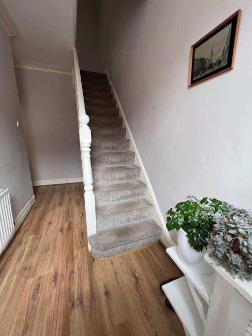 2025 Award Winner Liverpool Strawberry House - 3 Bedrooms エクステリア 写真