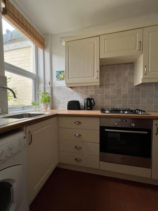 2025 Award Winner Liverpool Strawberry House - 3 Bedrooms エクステリア 写真