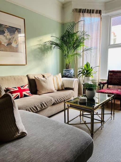 2025 Award Winner Liverpool Strawberry House - 3 Bedrooms エクステリア 写真