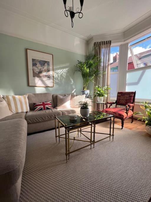 2025 Award Winner Liverpool Strawberry House - 3 Bedrooms エクステリア 写真