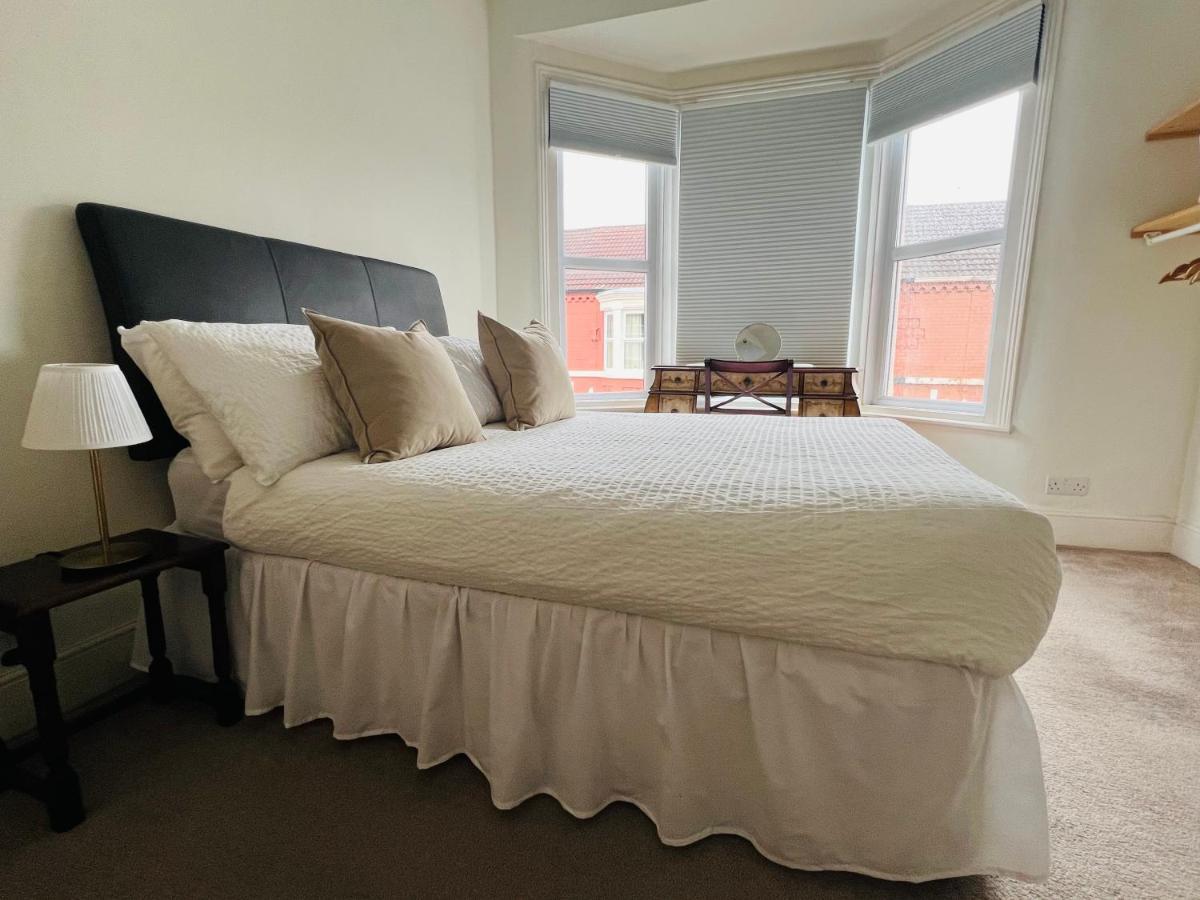 2025 Award Winner Liverpool Strawberry House - 3 Bedrooms エクステリア 写真