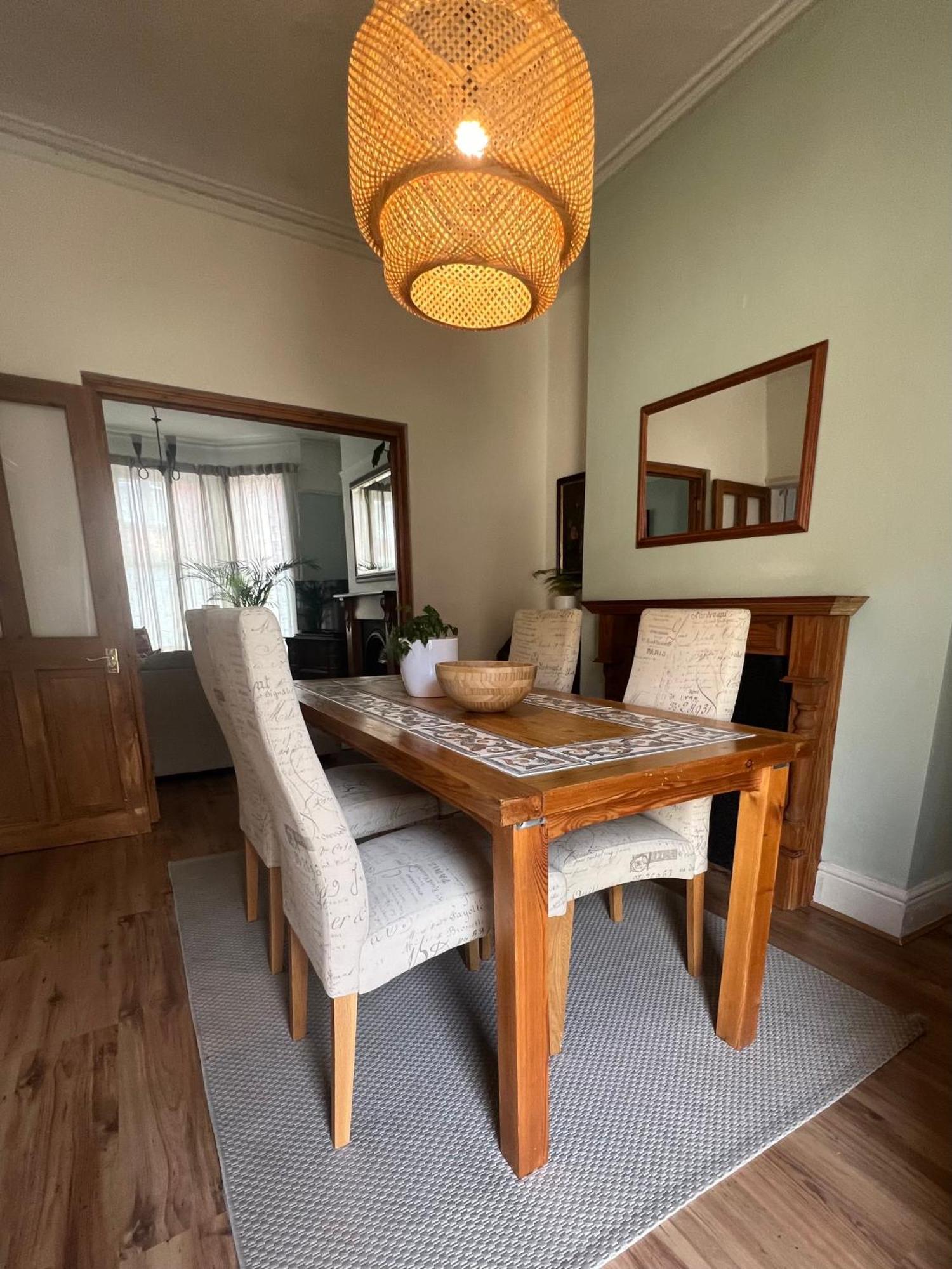 2025 Award Winner Liverpool Strawberry House - 3 Bedrooms エクステリア 写真