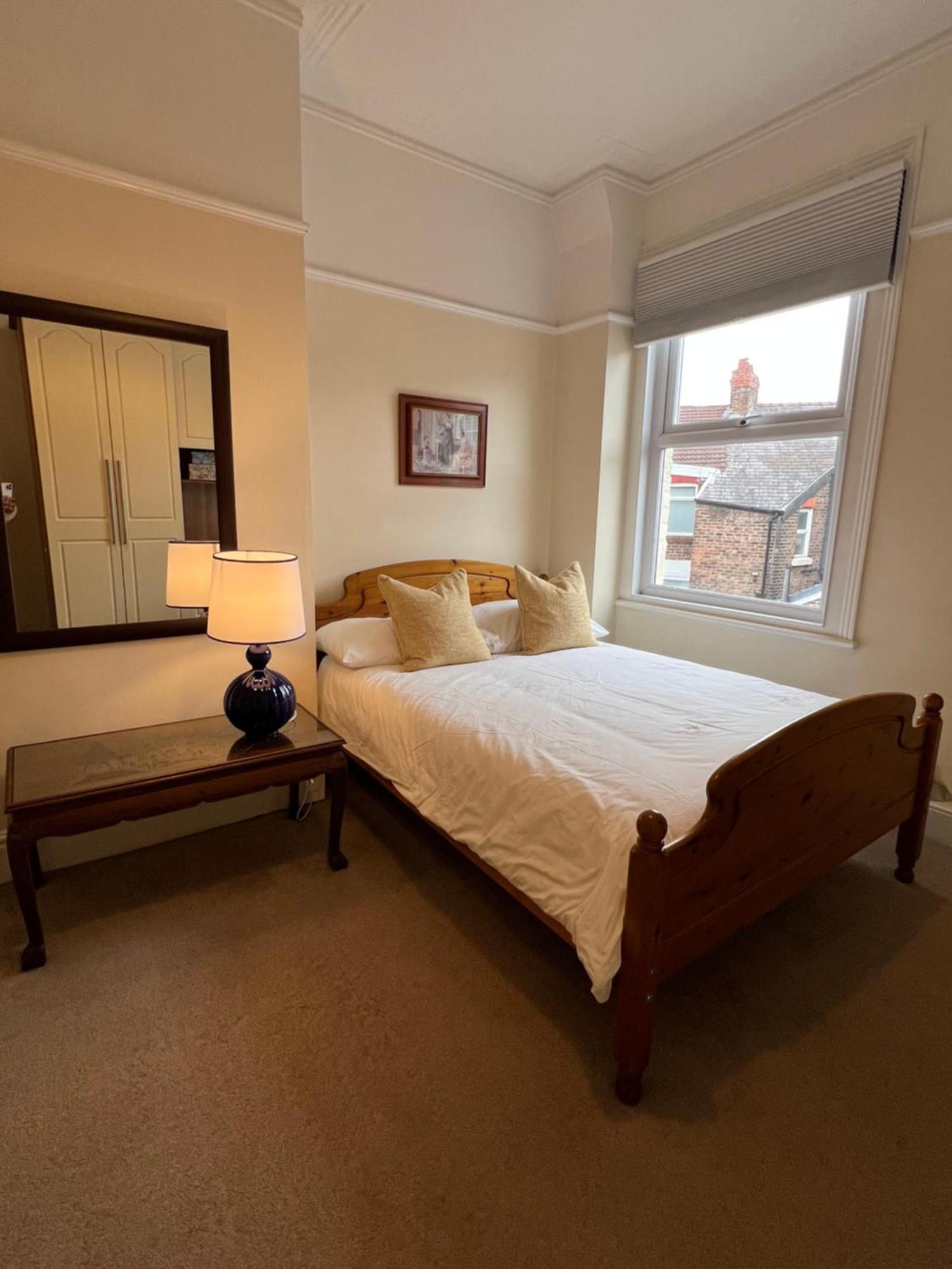 2025 Award Winner Liverpool Strawberry House - 3 Bedrooms エクステリア 写真